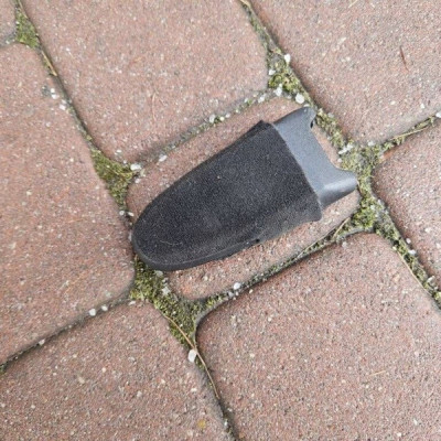 Obudowa osłona napinacza pasa pasów Opel Corsa E