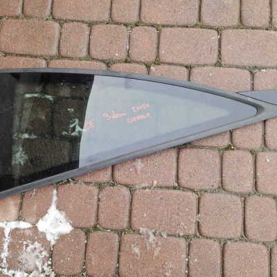 Szyba tył tylna karoseryjna ciemna w błotnik 2015R 2015 Opel Corsa E