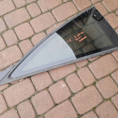 Szyba tył tylna karoseryjna ciemna w błotnik 2015R 2015 Opel Corsa E