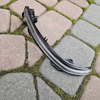 Kierunkowskaz lusterka prawy prawa strona drzwi Opel Mokka B 0000002060