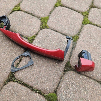 Klamka drzwi przód przednich prawych EPY czerwona Opel Mokka B 9686895877