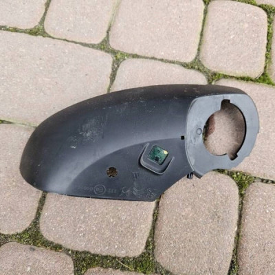 Obudowa osłona dolna lusterka prawa podświetlenie Opel Mokka B 8901001