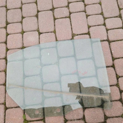 Szyba drzwi tył tylnych prawa jasna 2022R Opel Mokka B