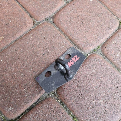 Rygiel zamka klapy tył tylnej bagażnika Opel Mokka B