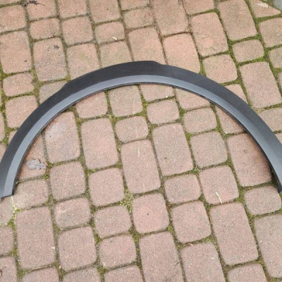 Listwa błotnika lewa przednia 21 - stan widoczny Opel Mokka B 9834173380