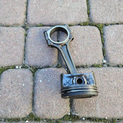 Tłok + korbowód z korbowodem B14XER 1.4 Astra J Zafira C Opel Corsa E