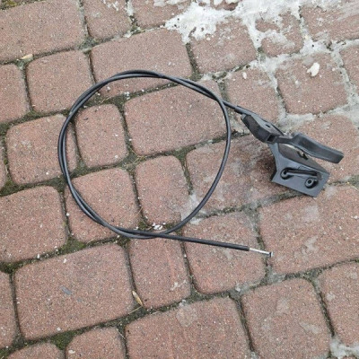 Linka rączka otwierania maski pokrywy silnika Opel Corsa E 13186912