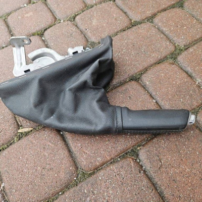 Dźwignia hamulca ręcznego skóra - posiada wytarcie Opel Corsa E 13432664