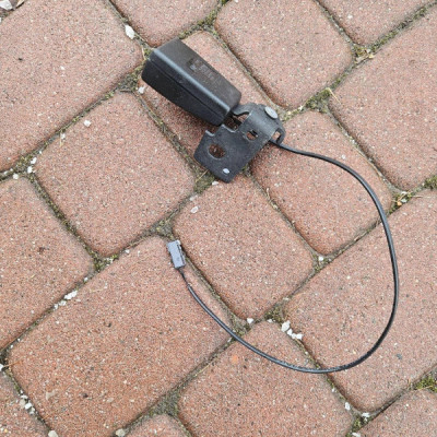 Klamra zapinka pasa pasów tył tylna kanapy Opel Corsa E 13427757