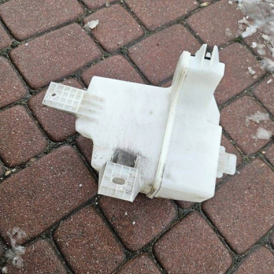 Zbiorniczek spryskiwaczy płynu Opel Corsa E 13432704