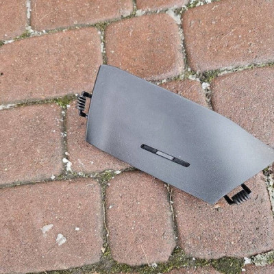 Plastik obudowa deski szyby lewa osłona Opel Corsa E 13316869