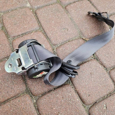 Pas bezpieczeństwa tył tylny LEWY / PRAWY Opel Corsa E 13427752