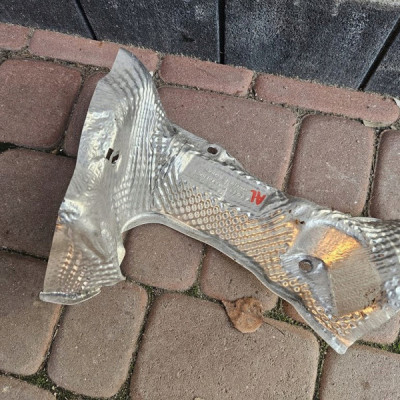 Obudowa osłona termiczna maglownicy kolumny Opel Astra L VI 9848560180