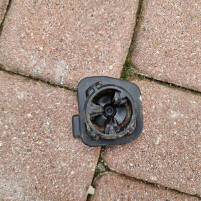 Uchwyt mocowanie wspornik pasa przedniego chłodnic D1 Opel Mokka B