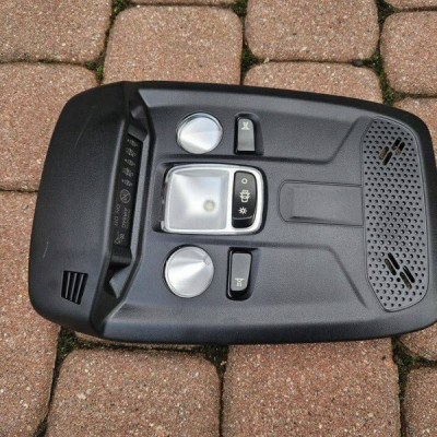 Lampka oświetlenia kabiny wnętrza podsufitki Opel Mokka B 9823297880