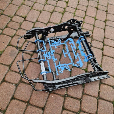 Szyny prowadnice fotela pasażera prawego Opel Mokka B