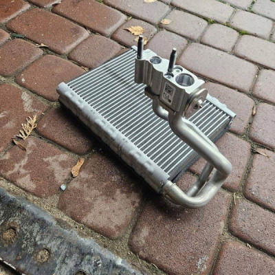 Chłodnica klimatyzacji nagrzewnicy skraplacz Opel Mokka B KG022001