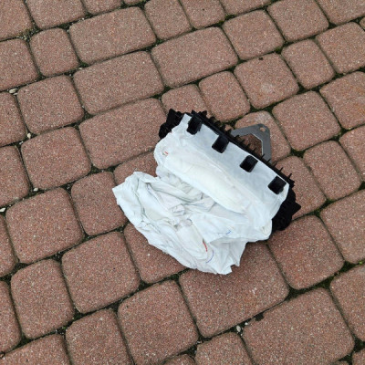 Poduszka AIRBAG pasażera wystrzelona z całym Opel Astra L 9830706180