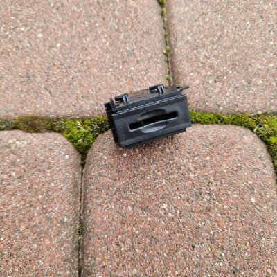 Przełącznik uchwyt mocowanie Opel Astra L 9826435280