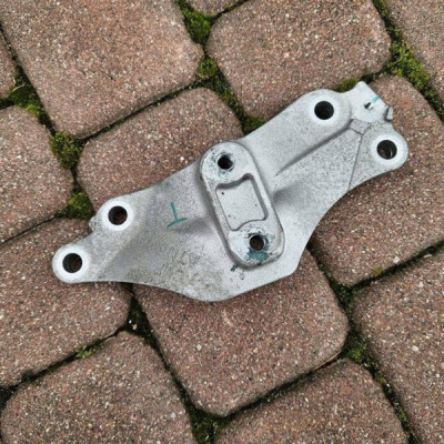 Łapa wspornik uchwyt mocowanie skrzyni biegów Opel Mokka B 9824184280