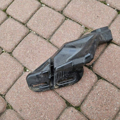 Uchwyt ślizg mocowanie błotnika lewe lewego Opel Mokka B 9825559980