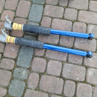 Komplet amortyzatorów tył tylnych 3 DRZWI - MEYLE Opel Corsa E 6267250028