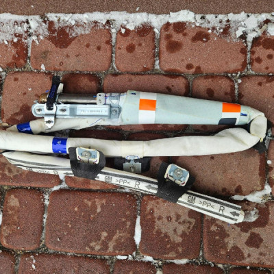 Kurtyna AIRBAG prawa poduszka wersja 3/5 Drzwi Opel Corsa E 13434023