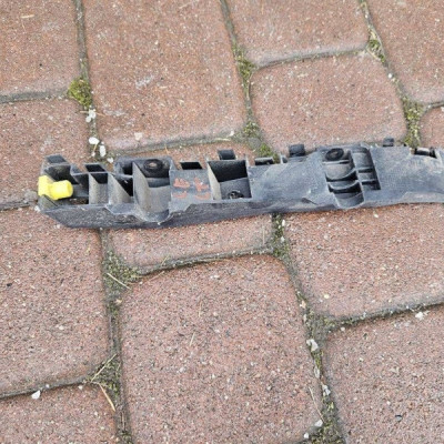 Ślizg tył tylny lewy mocowanie uchwyt zderzaka Opel Corsa E 39002837