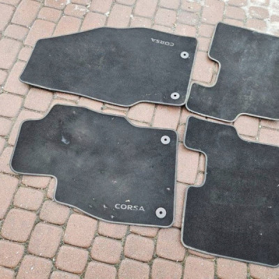 Dywan dywaniki zestaw wycieraczki pod nogi Opel Corsa E 5066394