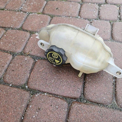 Zbiorniczek płynu chłodzącego wyrównawczy Opel Corsa E 39007213