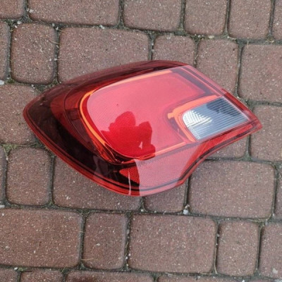Lampa tył tylna lewa wersja 3 Drzwi EUROPA Opel Corsa E 13428455