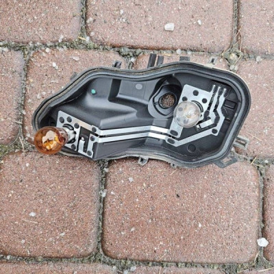Podstawa Lampy tył tylna prawa wersja 3 Drzwi EUROPA Opel Corsa E 13428456