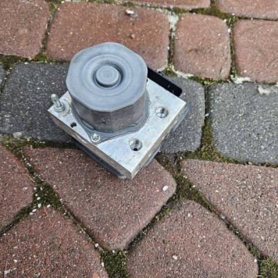 Pompa ABS hamulcowa EUROPA Opel Corsa E 39049600