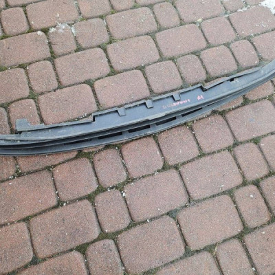 Kratka zderzaka przedniego 1 - Posiada uszkodzenie Opel Corsa E 39003563