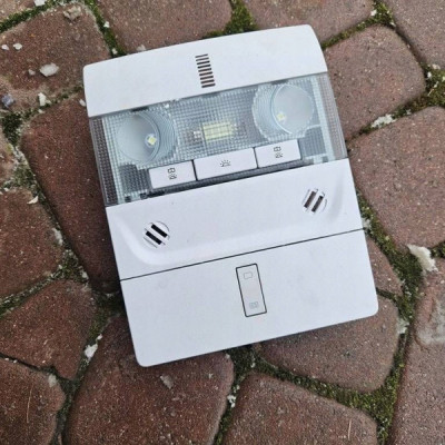 Lampa oświetlenia kabiny szyberdach Zafira B Opel Corsa E 13166476