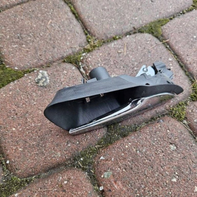 Klamka drzwi przód przednia drzwi chrom prawa Opel Corsa E 13586867