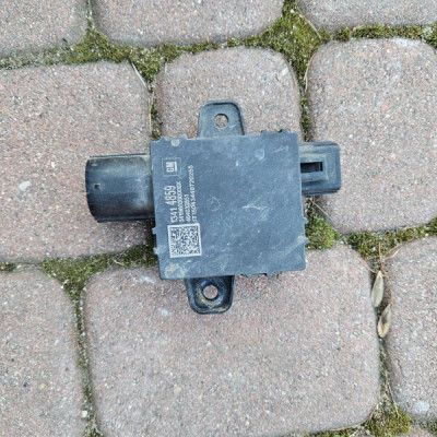 Rezystor opornica wentylatorów 1.3D 1.4T 1.0T Adam Opel Corsa E 13414859