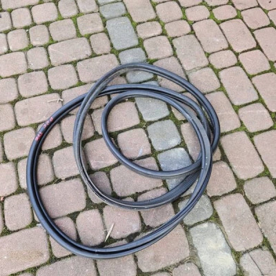 Uszczelka bagażnika tył skrzydełka skrzydła bagażnika Proace B Opel Combo E