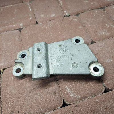 Łapa wspornik mocowanie Opel Crossland X 9805925180