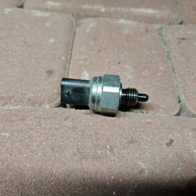 Czujnik paliw ciśnienia paliwa 1.5D HDI YH01 Opel Crossland X 9828711180