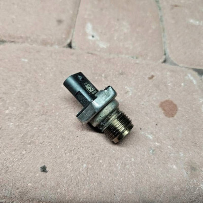 Czujnik ciśnienia paliwa 1.5D HDI YH01 Opel Crossland X 9810824880