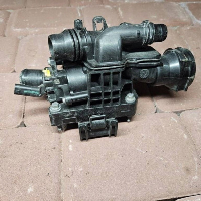 Obudowa osłona termostatu termostat 1.5D HDI Opel Crossland X 9812113780