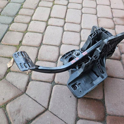 Pedał sprzęgła hamulca AUTOMAT Europa Opel Insignia B 84657621