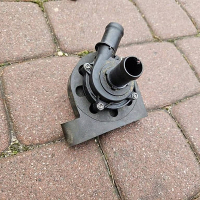 Dodatkowa pompka pompa wody wodna obiegowa 2.0D Opel Insignia B 13592756