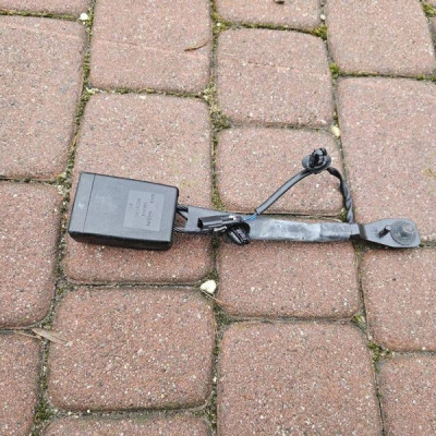 Klamra zapinka pasa fotela przód LEWY / PRAWY Opel Insignia B 39218129