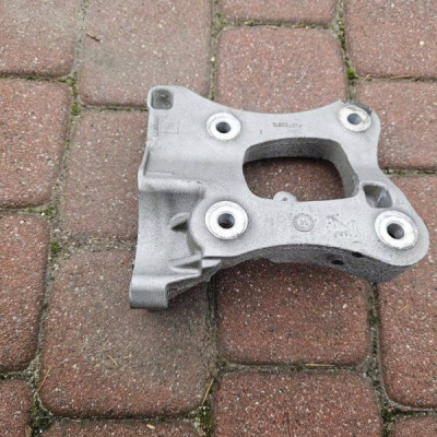 Uchwyt mocowanie sprężarki klimatyzacji silnika Opel Insignia B 55588573