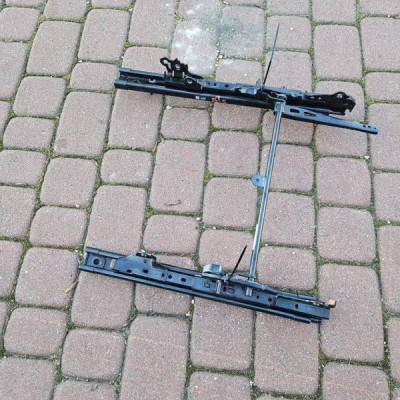 Szyna prowadnica fotela przód przedniego pasażera Opel Insignia B 13511067