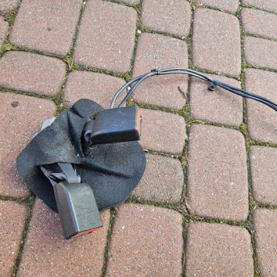 Klamra zapinka pasa pasów tył tylnych kanapy Opel Insignia B 39220758