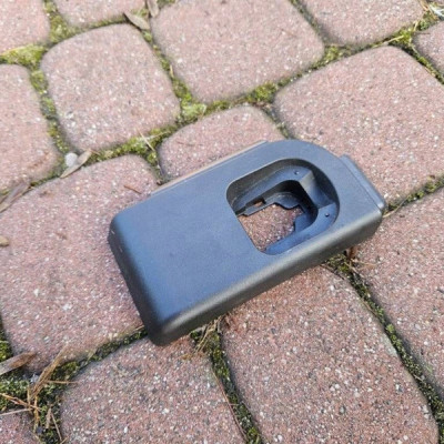 Zaślepka mocowanie osłona dywany bagażnika prawa Opel Insignia B 39121333