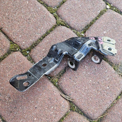 Uchwyt mocowanie wspornik błotnika prawy prawego Opel Insignia B 39063368